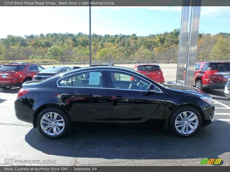 Black Onyx / Light Neutral/Cocoa 2016 Buick Regal Regal Group