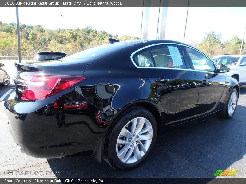 Black Onyx / Light Neutral/Cocoa 2016 Buick Regal Regal Group