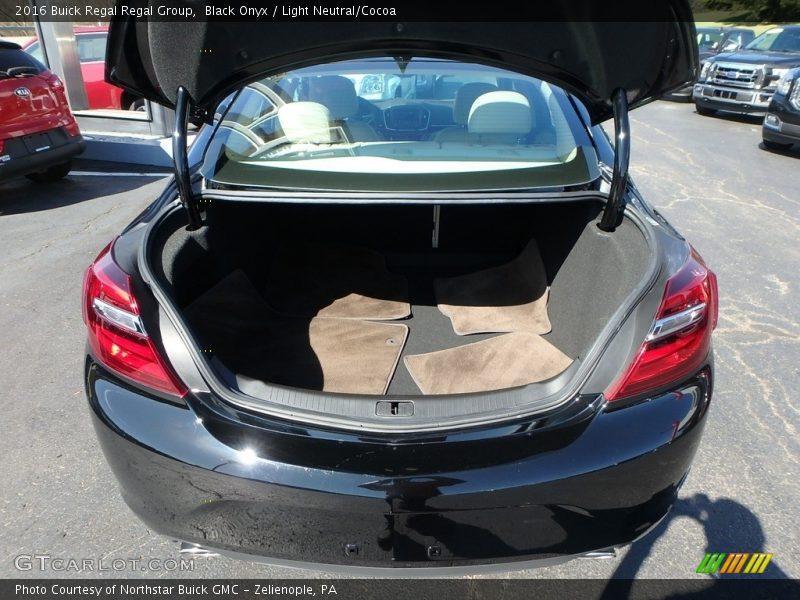 Black Onyx / Light Neutral/Cocoa 2016 Buick Regal Regal Group