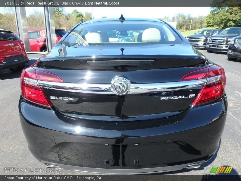 Black Onyx / Light Neutral/Cocoa 2016 Buick Regal Regal Group