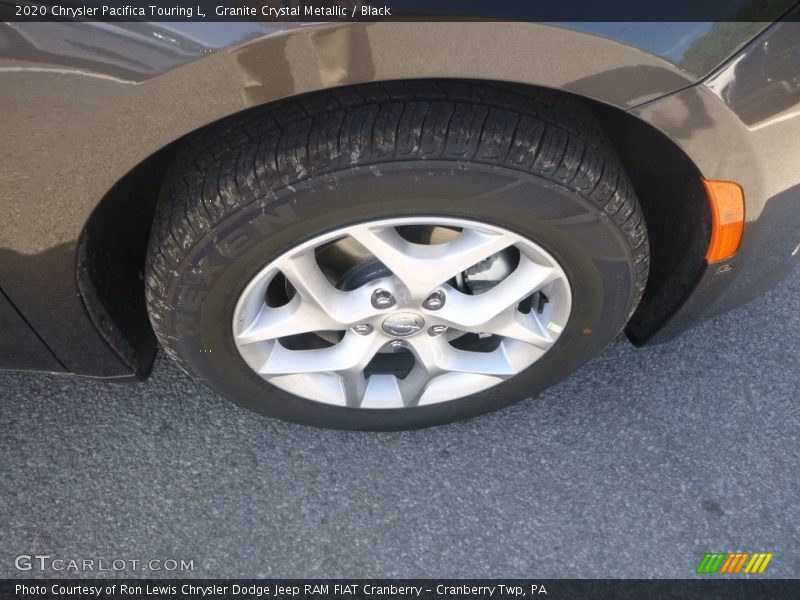 Granite Crystal Metallic / Black 2020 Chrysler Pacifica Touring L