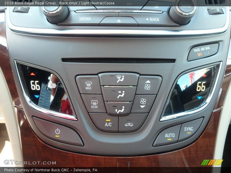 Black Onyx / Light Neutral/Cocoa 2016 Buick Regal Regal Group