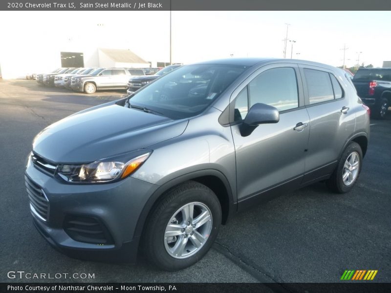 Front 3/4 View of 2020 Trax LS