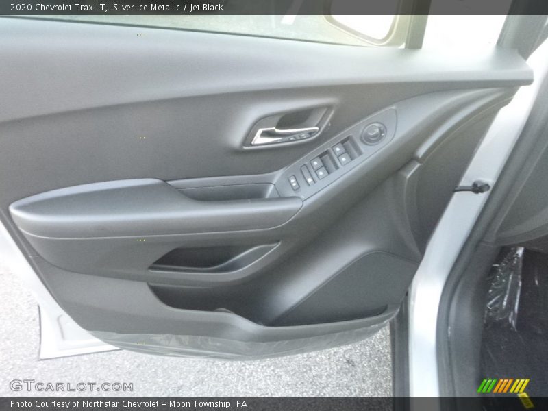 Silver Ice Metallic / Jet Black 2020 Chevrolet Trax LT