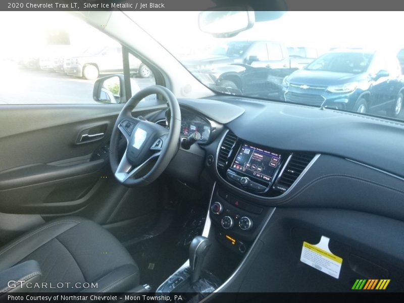 Silver Ice Metallic / Jet Black 2020 Chevrolet Trax LT
