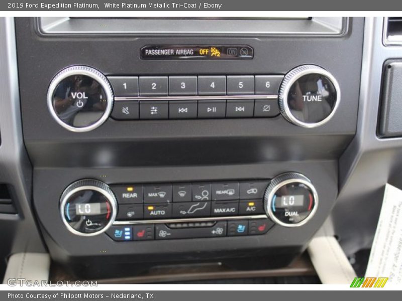 White Platinum Metallic Tri-Coat / Ebony 2019 Ford Expedition Platinum