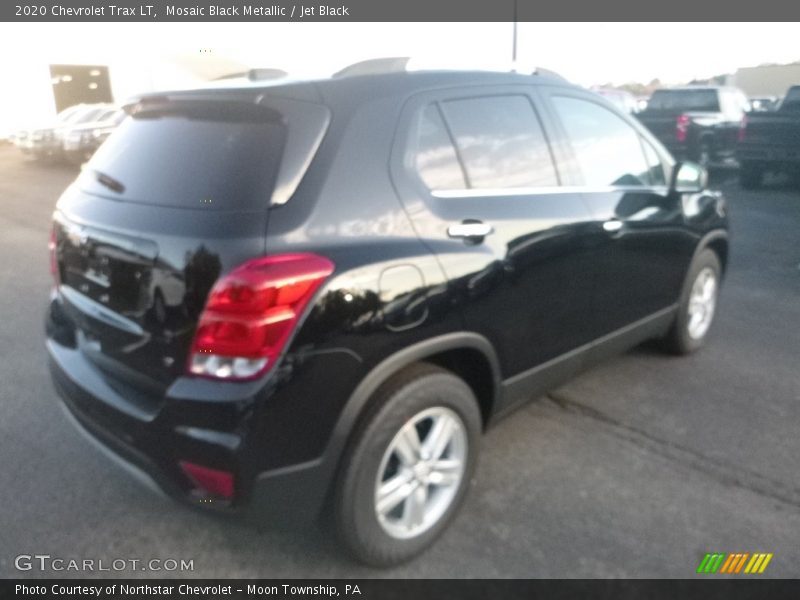 Mosaic Black Metallic / Jet Black 2020 Chevrolet Trax LT