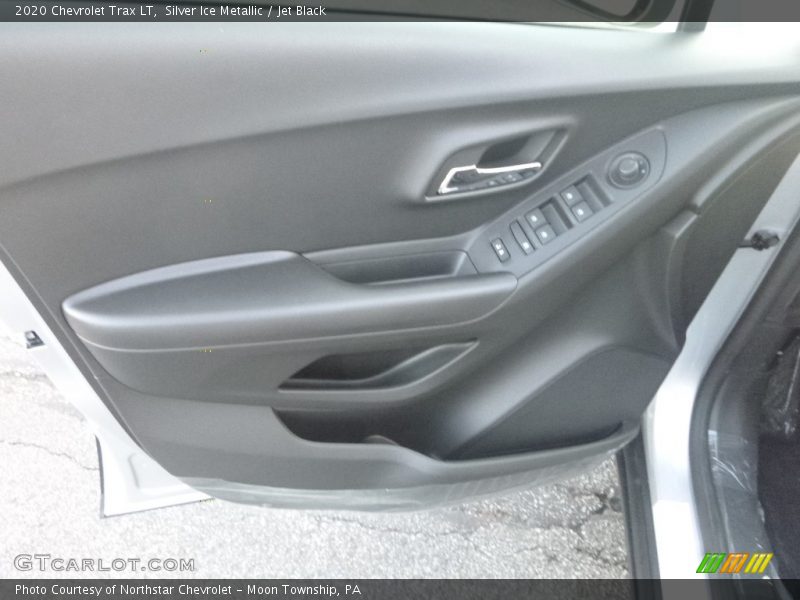 Silver Ice Metallic / Jet Black 2020 Chevrolet Trax LT