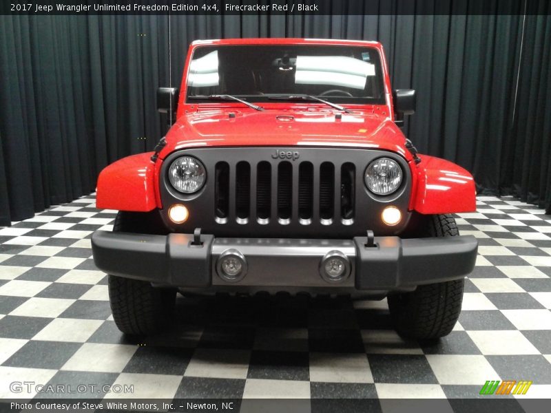 Firecracker Red / Black 2017 Jeep Wrangler Unlimited Freedom Edition 4x4