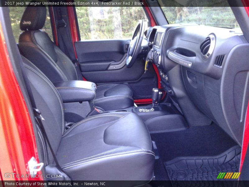 Firecracker Red / Black 2017 Jeep Wrangler Unlimited Freedom Edition 4x4