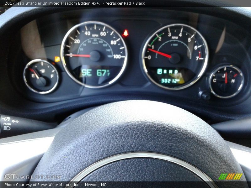 Firecracker Red / Black 2017 Jeep Wrangler Unlimited Freedom Edition 4x4