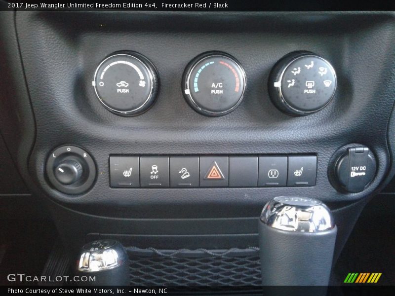 Firecracker Red / Black 2017 Jeep Wrangler Unlimited Freedom Edition 4x4