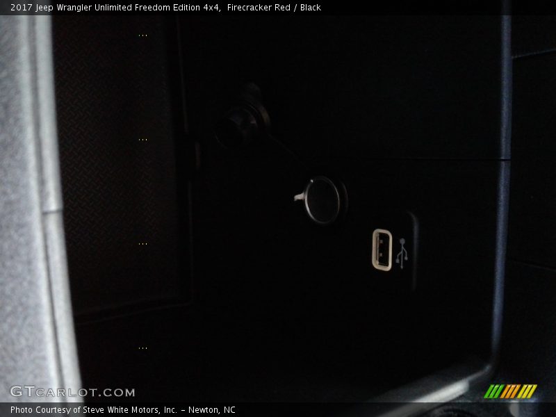 Firecracker Red / Black 2017 Jeep Wrangler Unlimited Freedom Edition 4x4