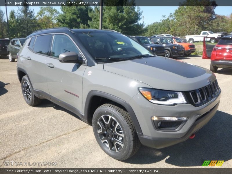 Front 3/4 View of 2020 Compass Trailhawk 4x4