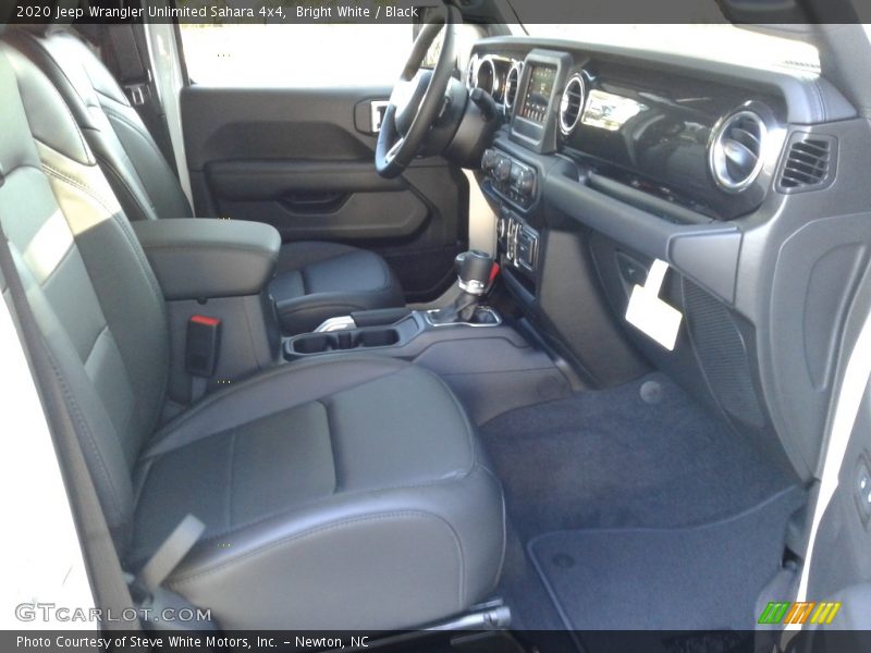 Bright White / Black 2020 Jeep Wrangler Unlimited Sahara 4x4