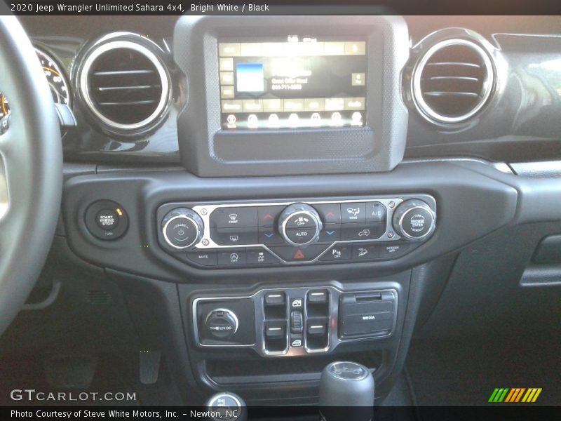 Bright White / Black 2020 Jeep Wrangler Unlimited Sahara 4x4