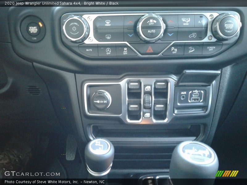 Bright White / Black 2020 Jeep Wrangler Unlimited Sahara 4x4