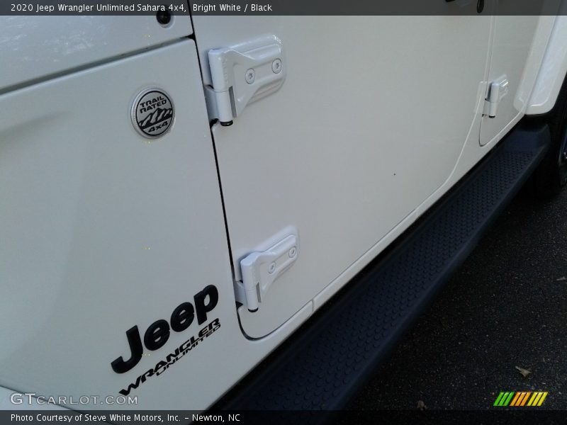Bright White / Black 2020 Jeep Wrangler Unlimited Sahara 4x4