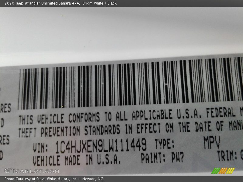 Bright White / Black 2020 Jeep Wrangler Unlimited Sahara 4x4