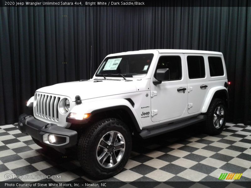 Front 3/4 View of 2020 Wrangler Unlimited Sahara 4x4