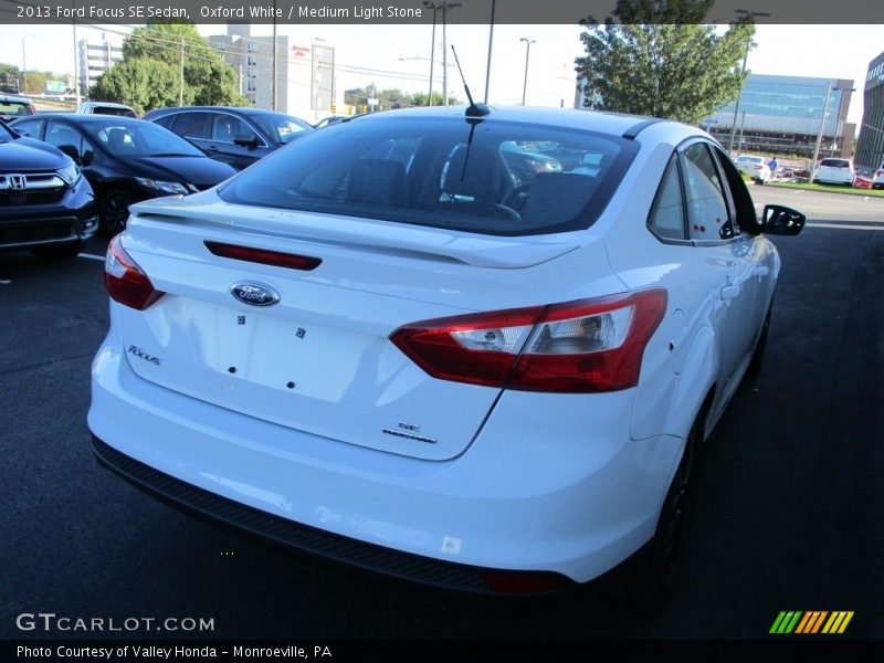 Oxford White / Medium Light Stone 2013 Ford Focus SE Sedan