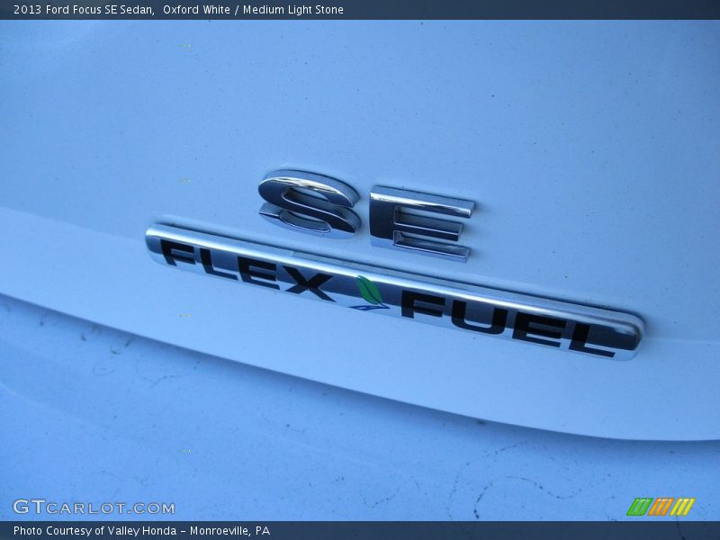 Oxford White / Medium Light Stone 2013 Ford Focus SE Sedan