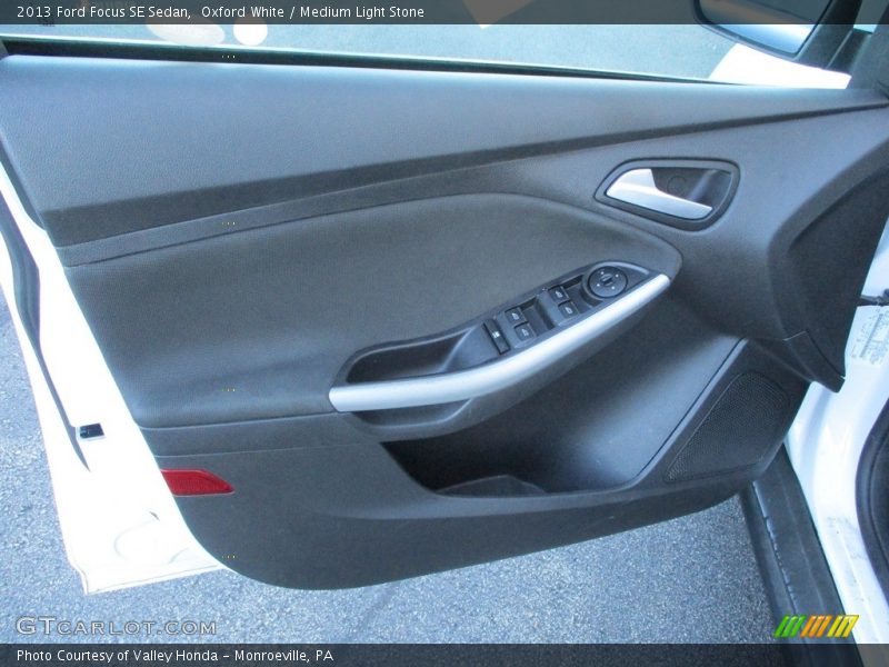 Oxford White / Medium Light Stone 2013 Ford Focus SE Sedan