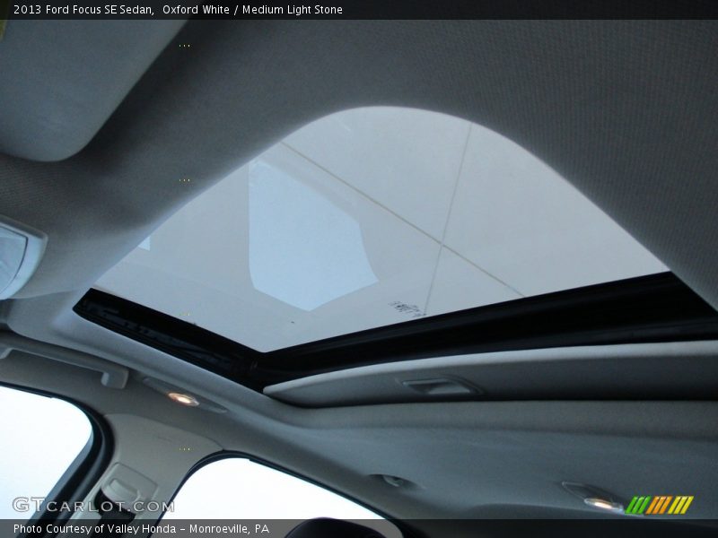 Oxford White / Medium Light Stone 2013 Ford Focus SE Sedan