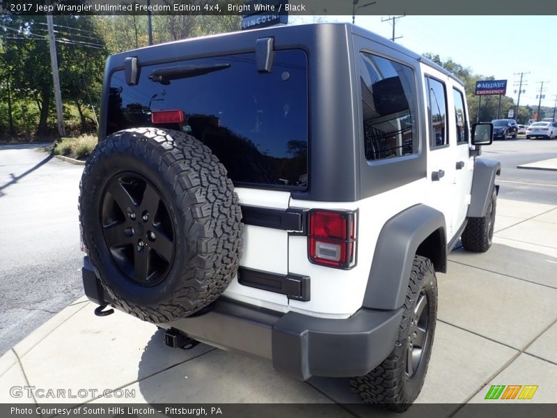 Bright White / Black 2017 Jeep Wrangler Unlimited Freedom Edition 4x4