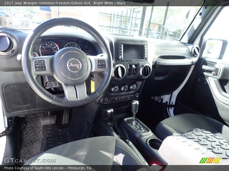 Bright White / Black 2017 Jeep Wrangler Unlimited Freedom Edition 4x4