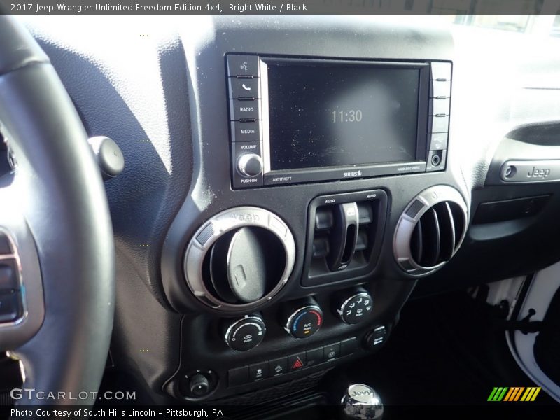 Bright White / Black 2017 Jeep Wrangler Unlimited Freedom Edition 4x4