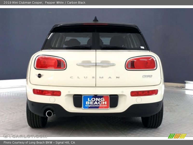 Pepper White / Carbon Black 2019 Mini Clubman Cooper