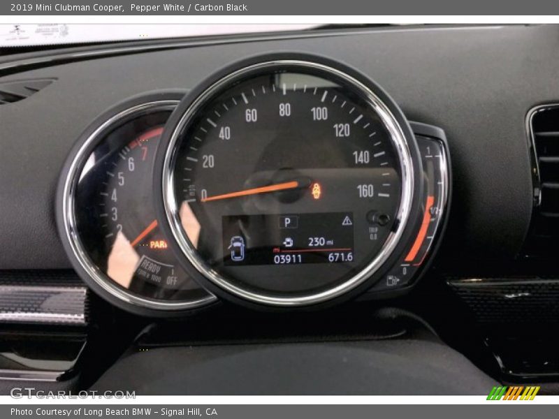 Pepper White / Carbon Black 2019 Mini Clubman Cooper
