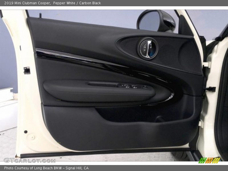 Pepper White / Carbon Black 2019 Mini Clubman Cooper