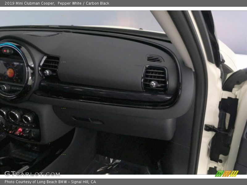 Pepper White / Carbon Black 2019 Mini Clubman Cooper