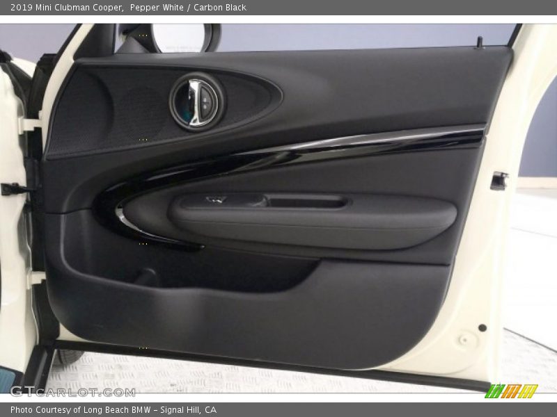Pepper White / Carbon Black 2019 Mini Clubman Cooper