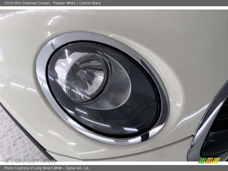 Pepper White / Carbon Black 2019 Mini Clubman Cooper