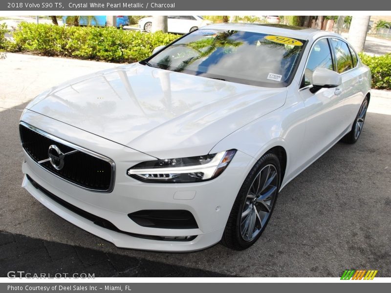 Crystal White Pearl Metallic / Charcoal 2018 Volvo S90 T5