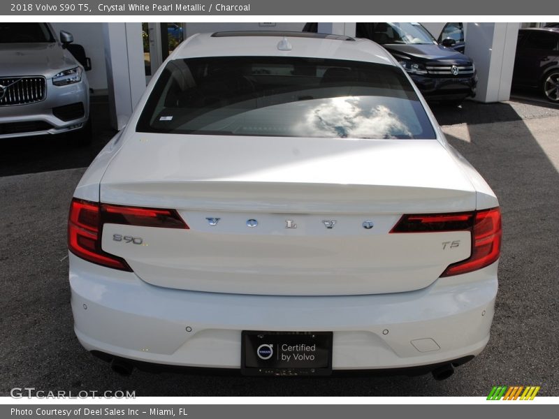 Crystal White Pearl Metallic / Charcoal 2018 Volvo S90 T5