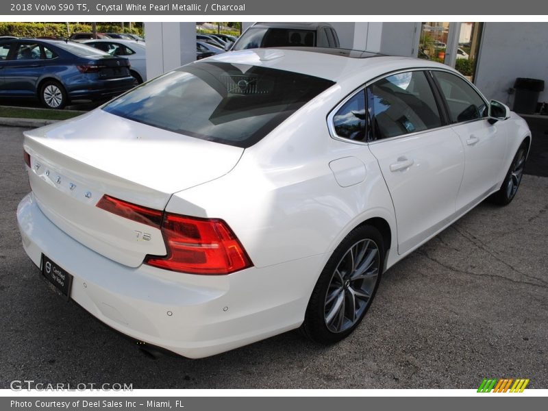 Crystal White Pearl Metallic / Charcoal 2018 Volvo S90 T5
