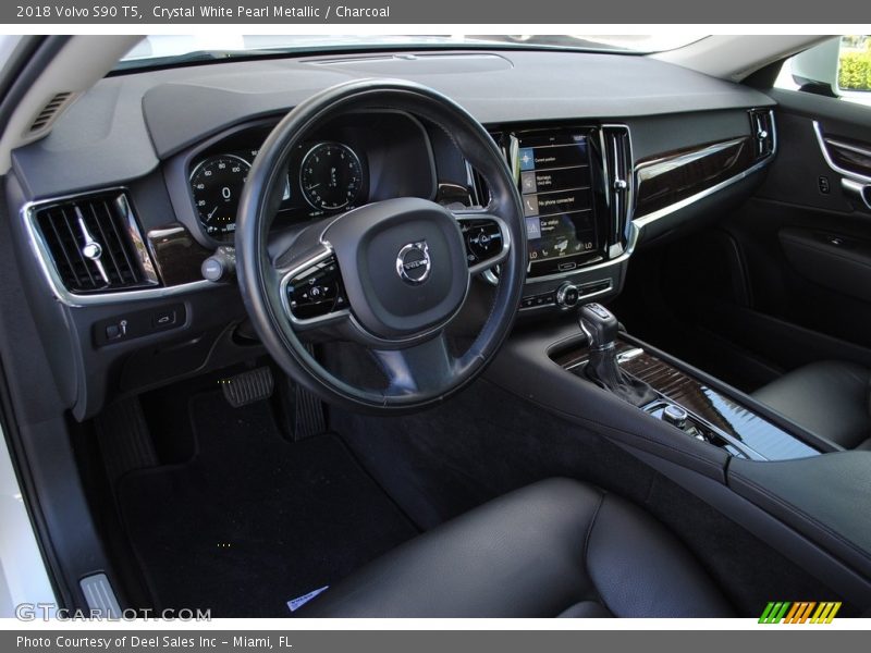 Dashboard of 2018 S90 T5