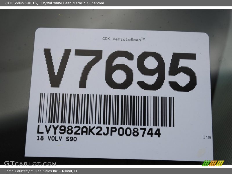 Crystal White Pearl Metallic / Charcoal 2018 Volvo S90 T5