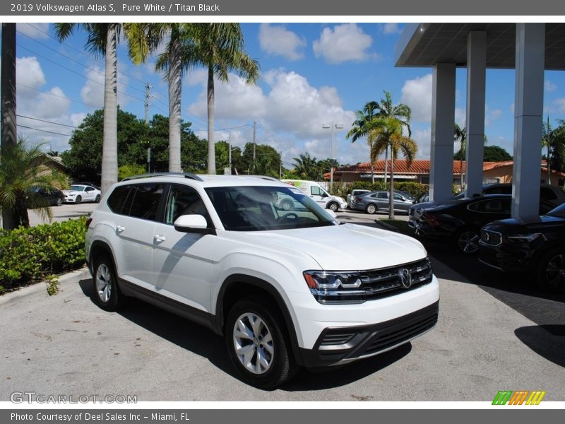 Front 3/4 View of 2019 Atlas S