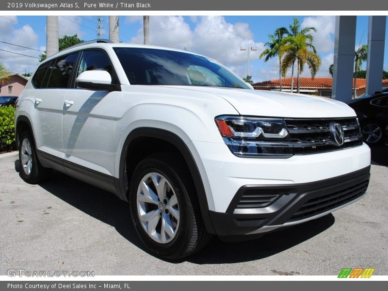 Pure White / Titan Black 2019 Volkswagen Atlas S