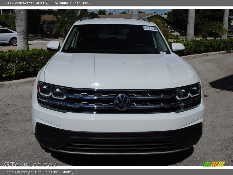 Pure White / Titan Black 2019 Volkswagen Atlas S