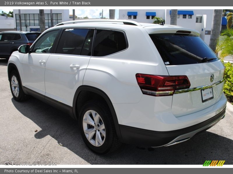 Pure White / Titan Black 2019 Volkswagen Atlas S