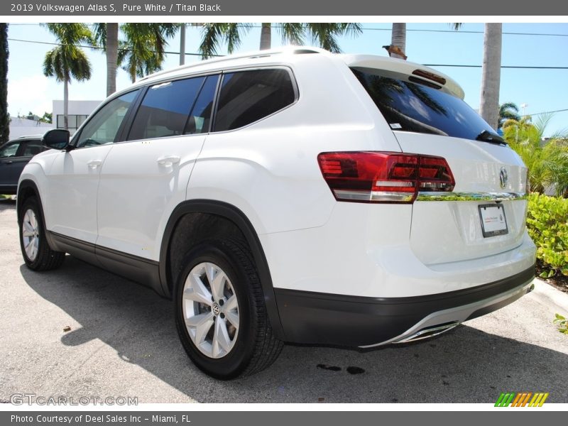 Pure White / Titan Black 2019 Volkswagen Atlas S