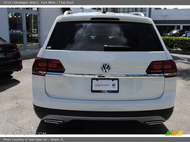 Pure White / Titan Black 2019 Volkswagen Atlas S