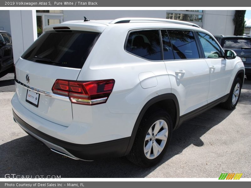 Pure White / Titan Black 2019 Volkswagen Atlas S