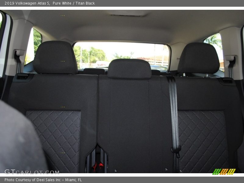 Pure White / Titan Black 2019 Volkswagen Atlas S